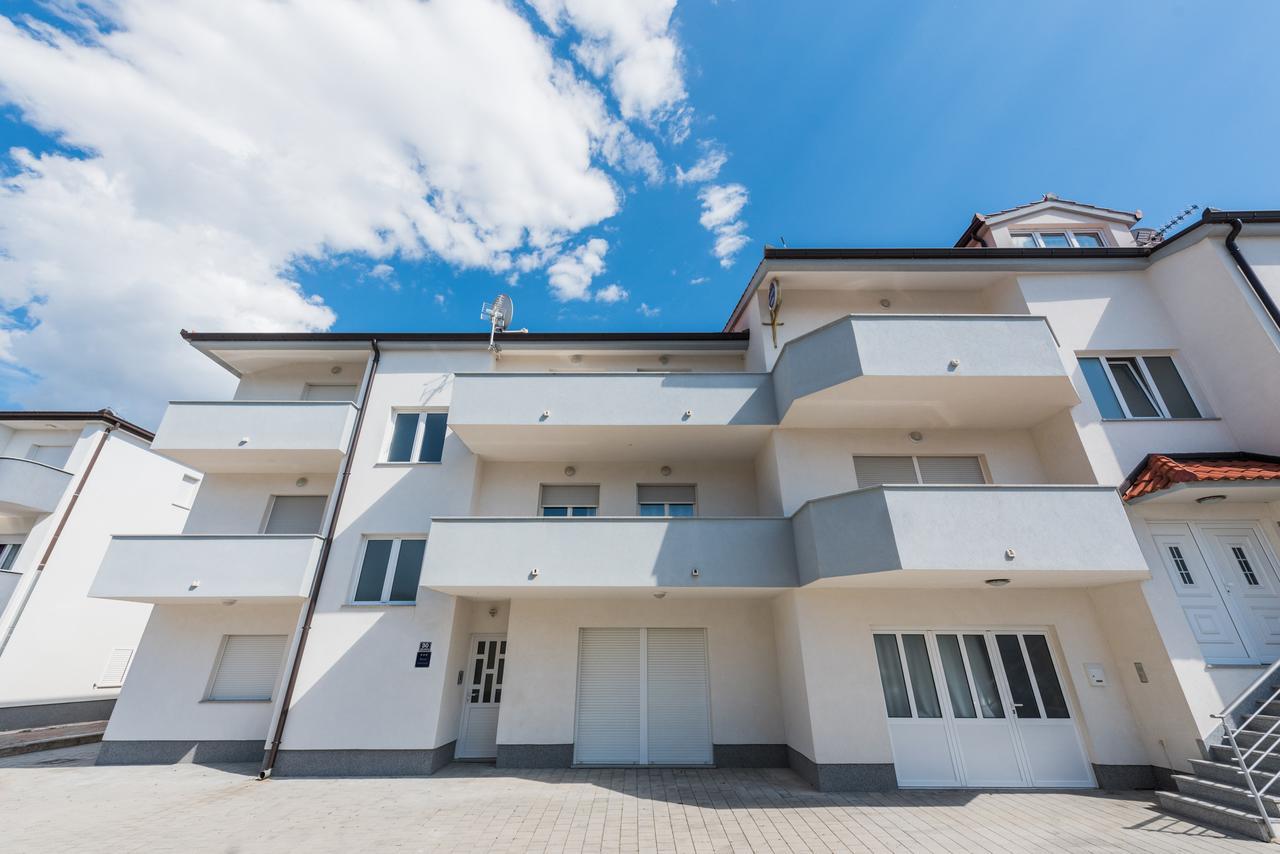 פודסטראנה Apartments Marko מראה חיצוני תמונה